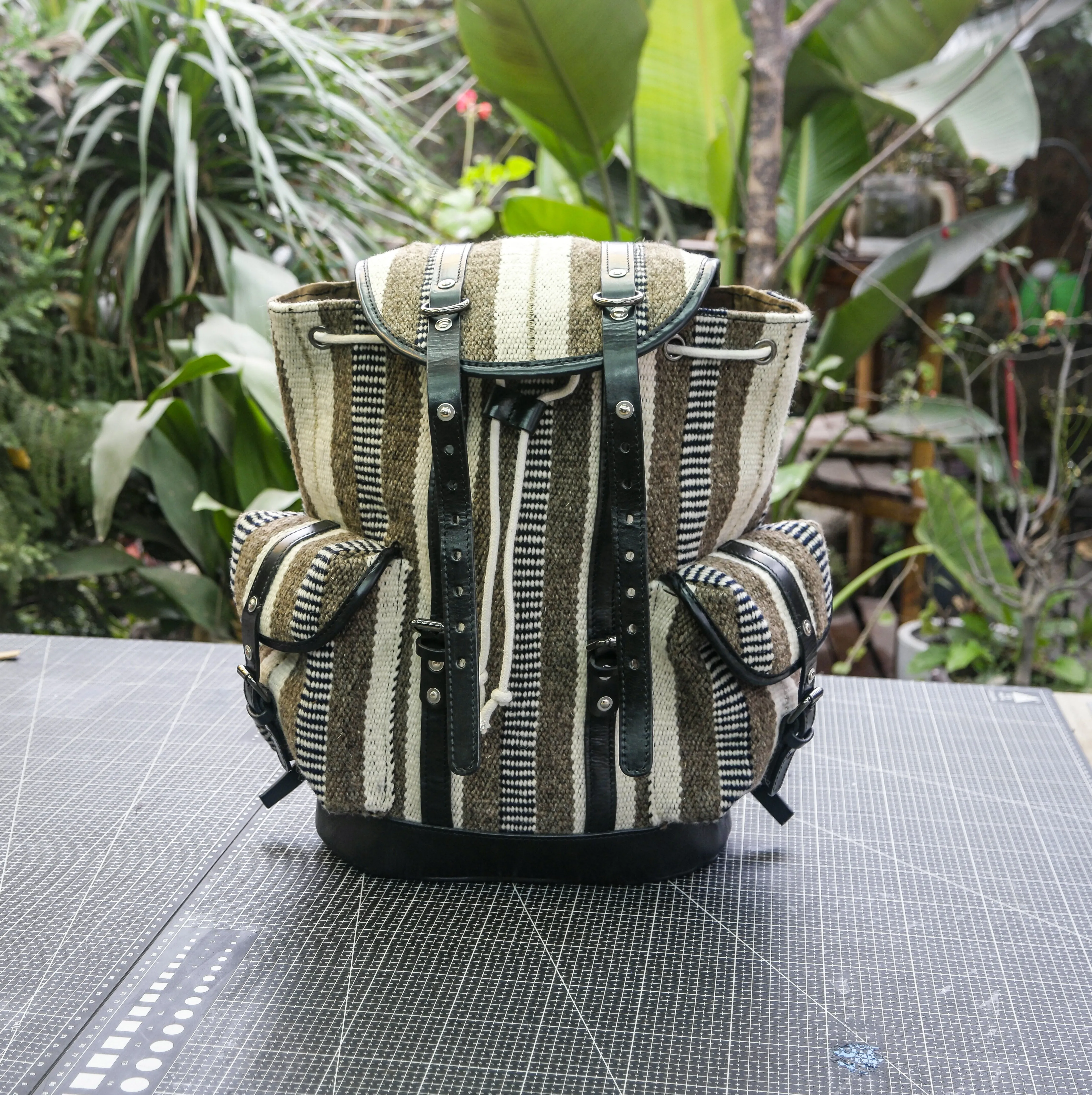 Handmade 18L yak velvet backpack made of vegetable tanned cowhide