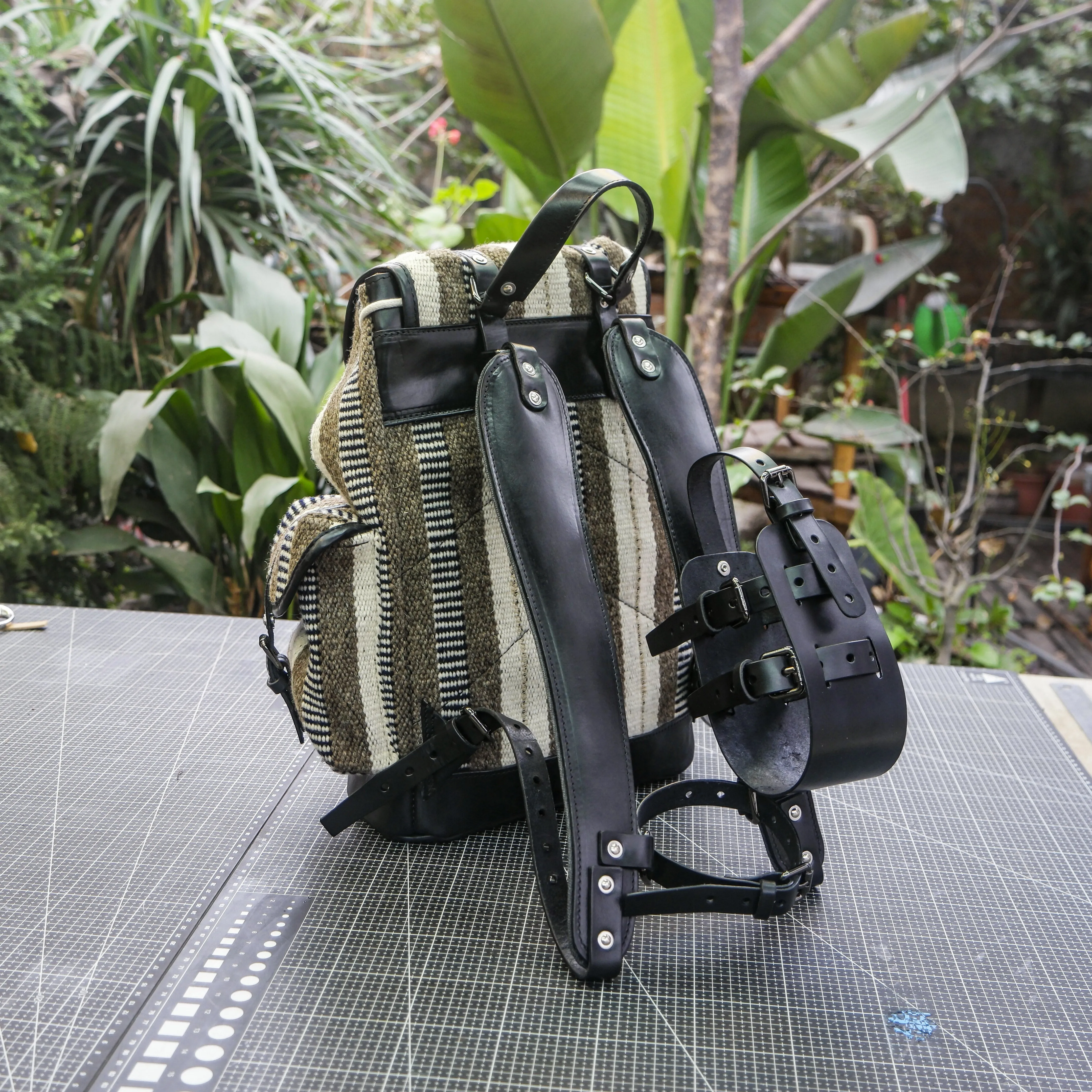 Handmade 18L yak velvet backpack made of vegetable tanned cowhide