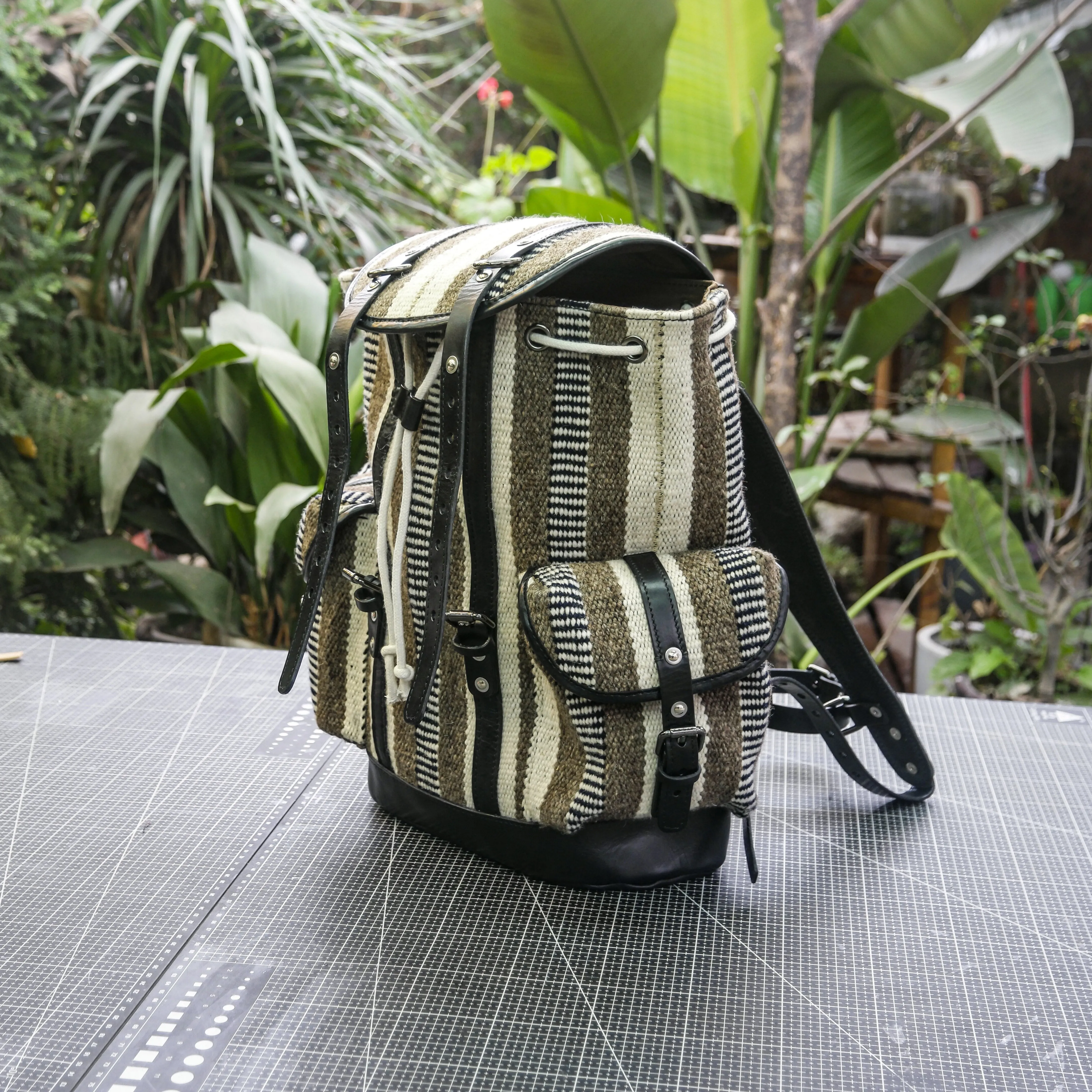 Handmade 18L yak velvet backpack made of vegetable tanned cowhide
