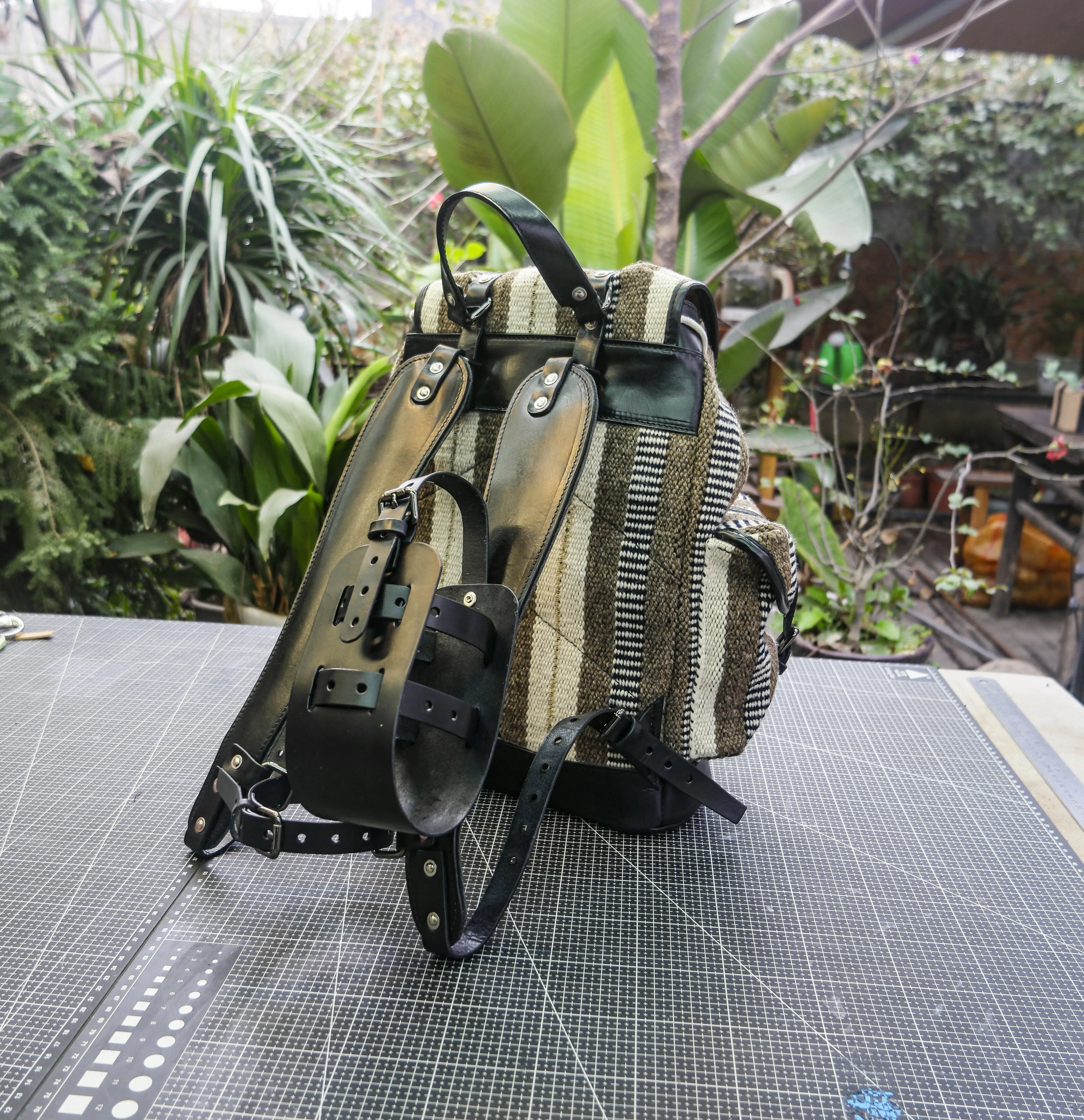 Handmade 18L yak velvet backpack made of vegetable tanned cowhide