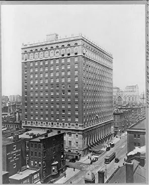 HistoricalFindings Photo: Ritz-Carlton Hotel,Madison Avenue,46th Street,New York City,NYC,c1911,Trolley