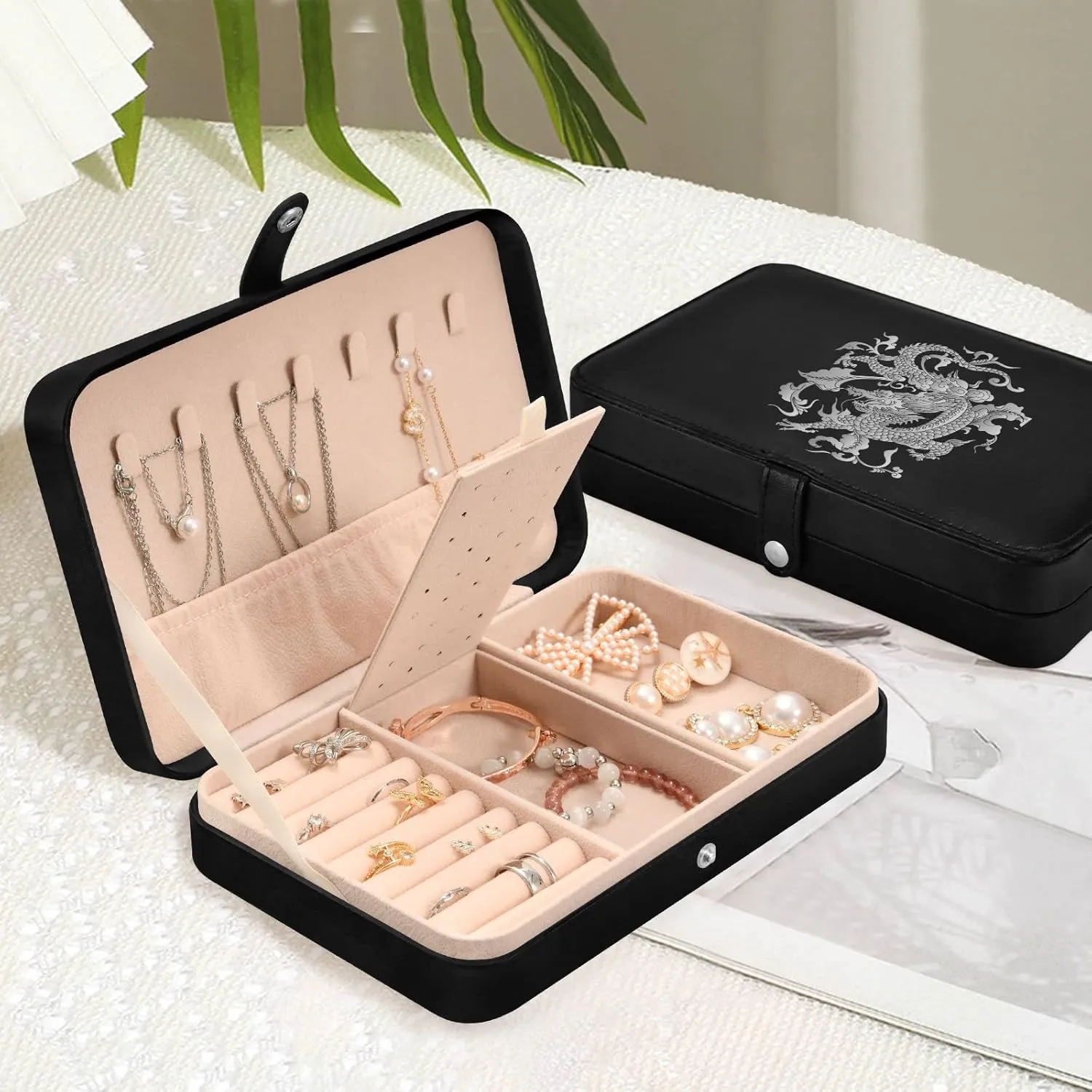 Oyihfvs Traditional Chinese Silver Grey Dragon on Black Dark Leather Jewelry Bag, Jewelry Storage, Portable Jewelry Organizer Boxes for Women Lady Necklace, Earrings, Rings, Bracelet