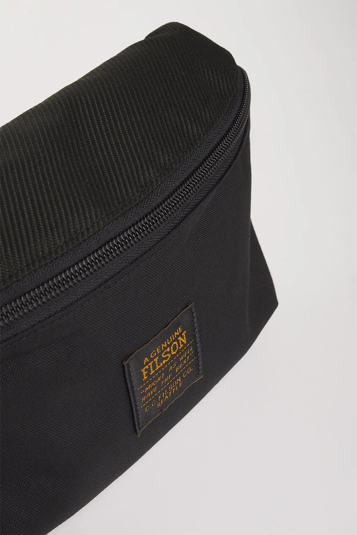 SURVEYOR CROSSBODY PACK
