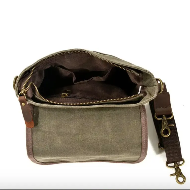 Winston | Vintage Crossbody Bag with Secure Buckle Closure