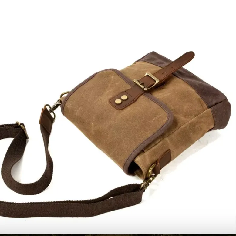 Winston | Vintage Crossbody Bag with Secure Buckle Closure
